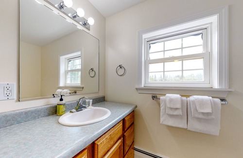 Sugar Hill Casa | Charming home with mountain view, fireplace, skiing, fast WiFi, & washer/dryer