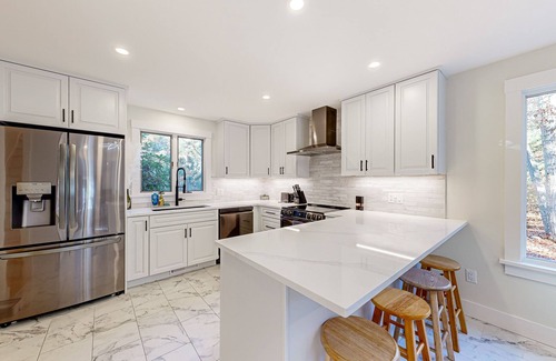 Lagoon Heights Casa | Charming home with private hot tub, firepit, deck, grill, outdoor shower, AC