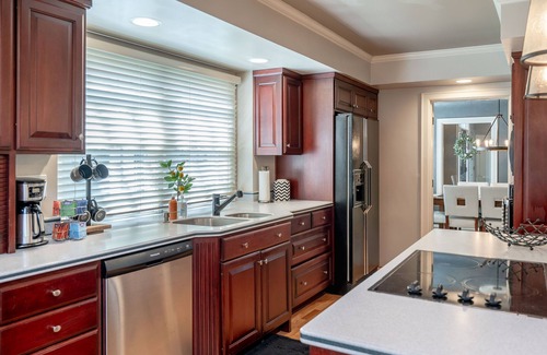 Eugene Casa | Charming home with pet-friendly garden space and new hot tub!