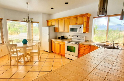 Rio Rico Casa | Charming home with stunning views!