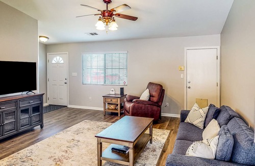 Oildale Casa | Charming home with private pool, hot tub, washer/dryer, & games - near downtown
