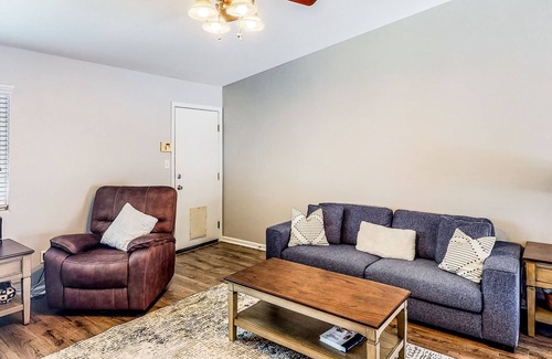 Oildale Casa | Charming home with private pool, hot tub, washer/dryer, & games - near downtown