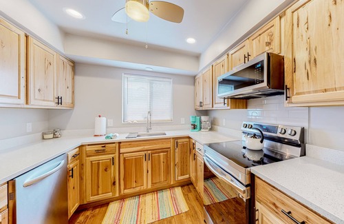 Hidden Lake Casa | Charming home with full kitchen, grill, central AC, & W/D