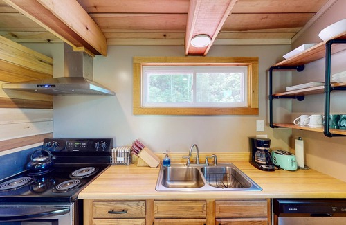 Weaverville Casa | Charming home with grill, deck, & washer/dryer - near Asheville