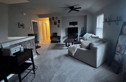 Willis Casa | Charming home with WiFi, AC in welcoming Willis