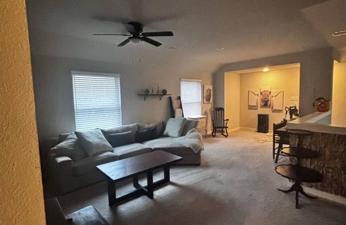 Willis Casa | Charming home with WiFi, AC in welcoming Willis