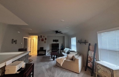 Willis Casa | Charming home with WiFi, AC in welcoming Willis