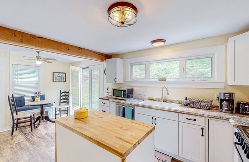 Weaverville Casa | Charming homes with a fireplace, grill, deck, & washer/dryer - near Asheville