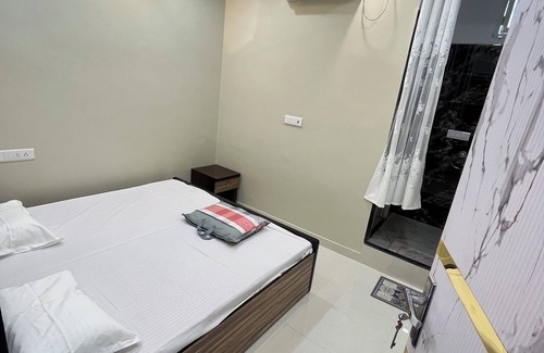 Chandauli Hotel | Charming hotel with 1 bedroom and AC, WiFi in wonderful Varanasi