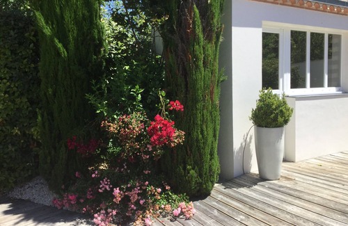 Les Mathes Villa | Encantadora casa, 4 estrellas, en el medio de la ciudad y a 4 km de la playa