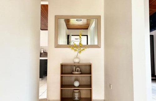 Villa Bonita Villa | Charming house 5 min airport with Ac