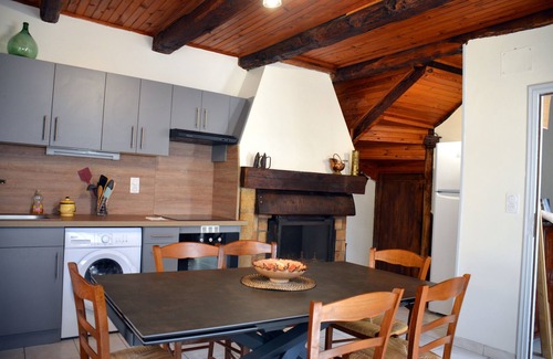 Compregnac Casa | Charming house, charming village "Comprégnac, Peyre, Millau" near the river