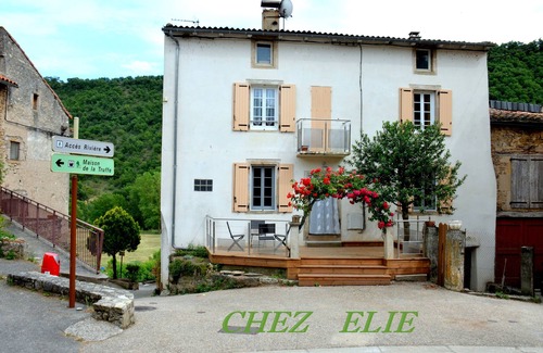 Compregnac Casa | Charming house, charming village "Comprégnac, Peyre, Millau" near the river