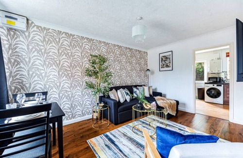 Knowle Sands Casa | Charming House Driveway Parking Garden Wifi