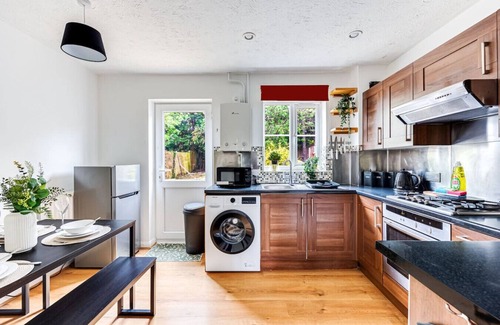 Knowle Sands Casa | Charming House Driveway Parking Garden Wifi