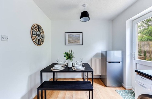 Knowle Sands Casa | Charming House Driveway Parking Garden Wifi
