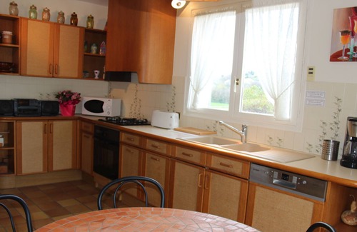 Charmes-sur-Rhone Villa | Casa encantadora, espaciosa, tranquila, gran jardín, piscina, clasificada 4 estrellas