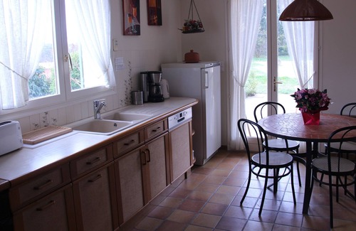 Charmes-sur-Rhone Villa | Casa encantadora, espaciosa, tranquila, gran jardín, piscina, clasificada 4 estrellas