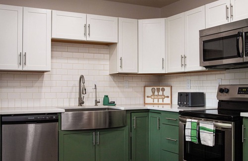 Royal Manor Casa | Charming House: Game room, Cinema, 5min to Airpt/Easton mall, 12 min OSU/New Alb