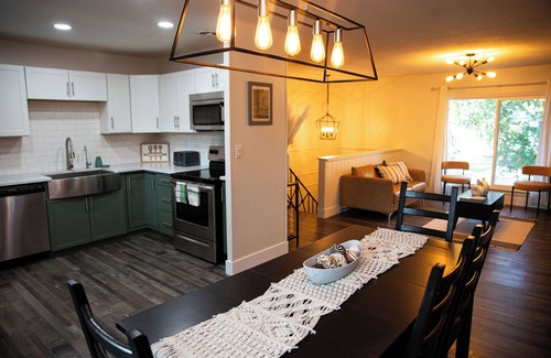 Royal Manor Casa | Charming House: Game room, Cinema, 5min to Airpt/Easton mall, 12 min OSU/New Alb