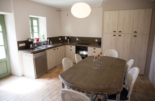 Barjac Casa | Encantadora casa en un pueblo a 15 km de Uzès, piscina climatizada, vista dominante