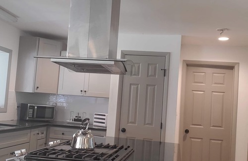 Stockbridge Casa | Charming house in delightful Stockbridge with AC, very cozy and event friendly
