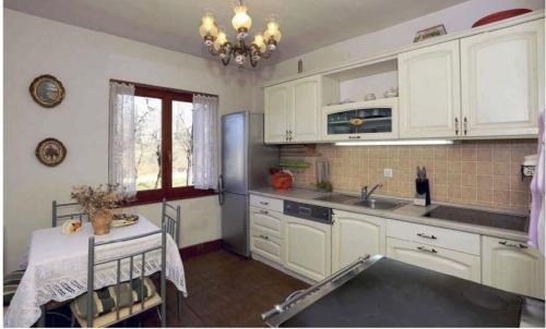 Donji Lapac Casa | Charming House in Donji Lapac with Private Pool