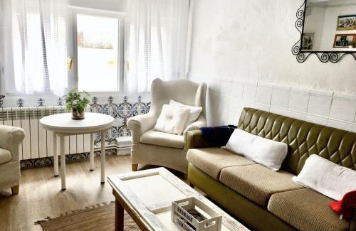 El Poyo del Cid Casa | Charming House in El Poyo del Cid with Garden and Terrace