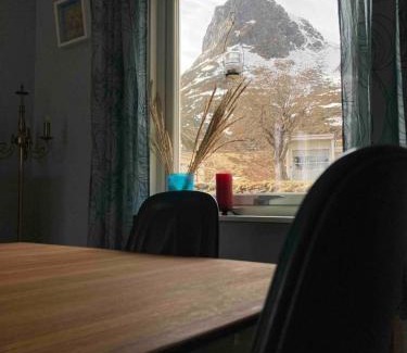 Valberg Casa | Charming house in fjord Lofoten