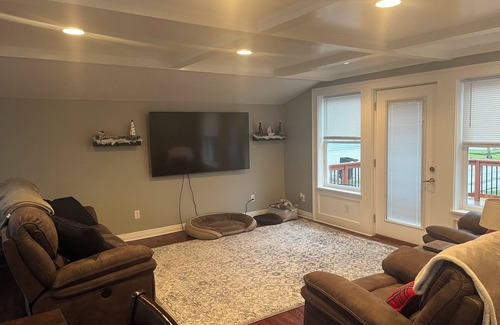 Bedford Casa | Charming house in Luna Pier MI, walking distance to beach and restaurants