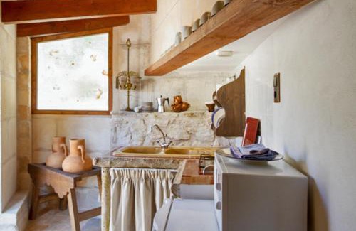 Petra Casa | Charming House in Petra with Garden and Shared Pool