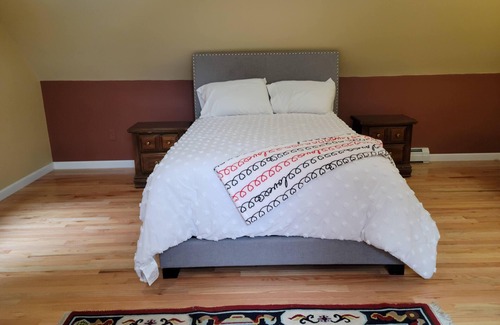Pittsfield Casa | Charming house in Pittsfield with cozy vibes. Next to a reserve and a lake.