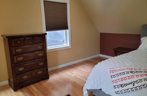 Pittsfield Casa | Charming house in Pittsfield with cozy vibes. Next to a reserve and a lake.