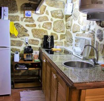 Castelo do Neiva Casa | Charming House in Castelo do Neiva with Lake View B