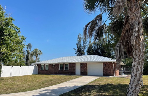 Warm Mineral Springs Casa | Charming house in Sarasota C-ty walking distance Warm Mineral Springs Lake, FL