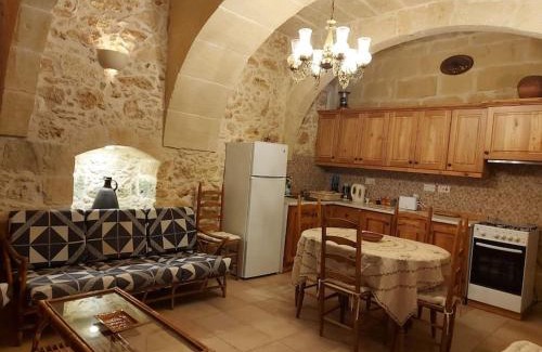 Qala Villa | Charming house of character with pool and jacuzzi
