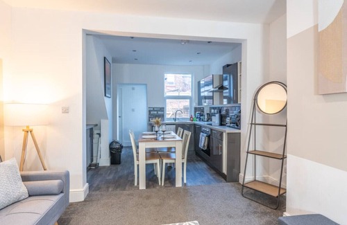 Widnes Casa | Charming House Sleeps 5 Free Parking Fast Wifi