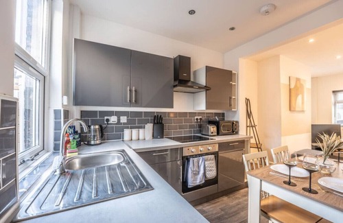 Widnes Casa | Charming House Sleeps 5 Free Parking Fast Wifi