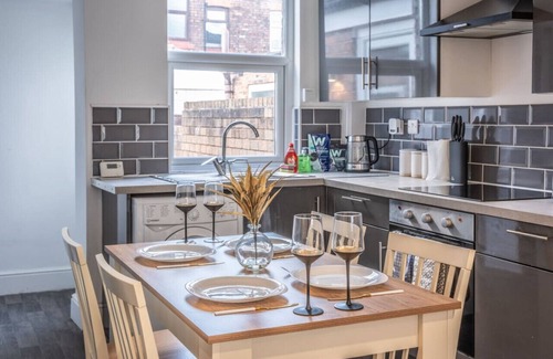Widnes Casa | Charming House Sleeps 5 Free Parking Fast Wifi