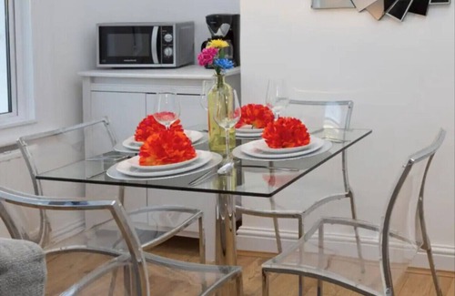South Bermondsey Casa | Charming House Tower Bridge Apartment