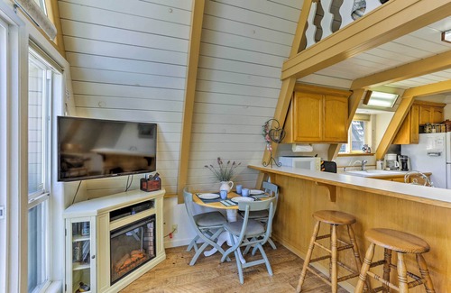 Peninsula Village Casa | Casa con encanto w / Deck - Pasos a Lake Almanor!