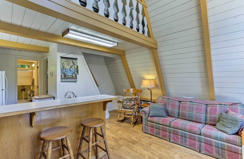 Peninsula Village Casa | Casa con encanto w / Deck - Pasos a Lake Almanor!