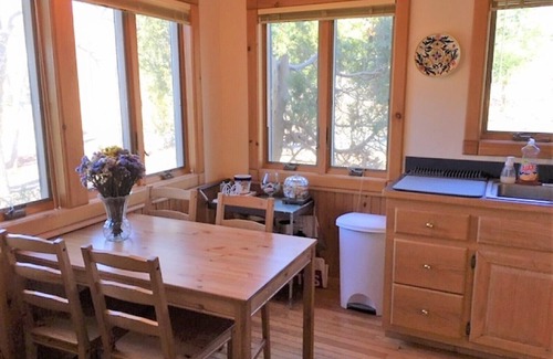 Southold Casa | Charming house walking distance from beautiful Kenney’s Beach