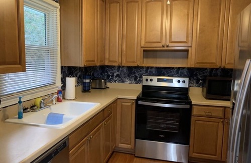 Mossy Oaks Casa | Charming house with a large fenced lot in a central location