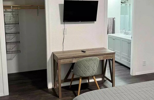 Stanfield Casa | Charming House with Backyard