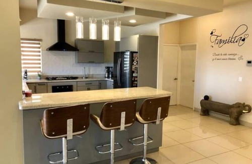Lomas de Valle Verde Casa | Charming House With Beautiful City View