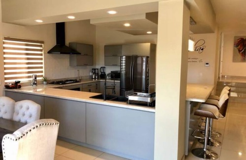 Lomas de Valle Verde Casa | Charming House With Beautiful City View