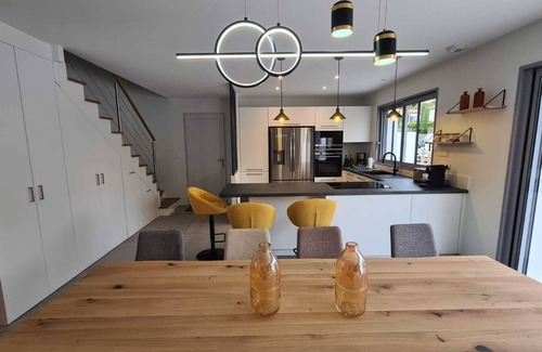 La Flotte Villa | Charming house with heated swimming pool in the village center, partial sea view