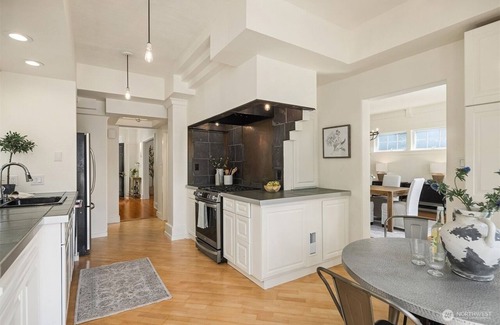 Broadway Casa | Charming house with Space Needle view in historic Capitol Hill Seattle