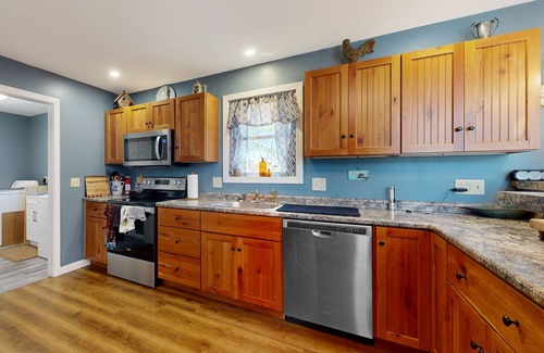 Brownfield Casa | Charming House with Cozy Living Spaces and Outdoor BBQ Deck